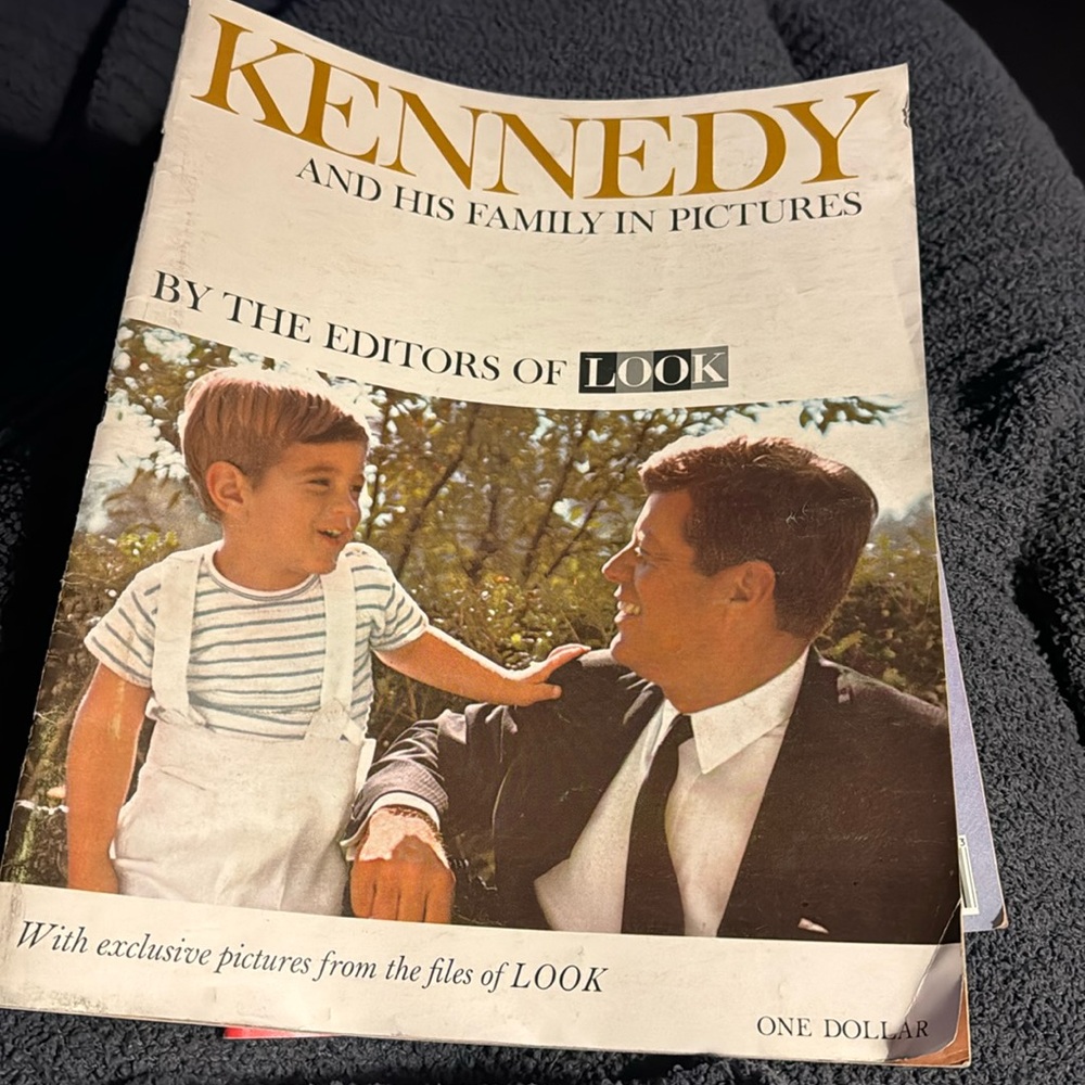 Vintage 1963 Edition "LOOK" Magazine Kennedy and his family pictures